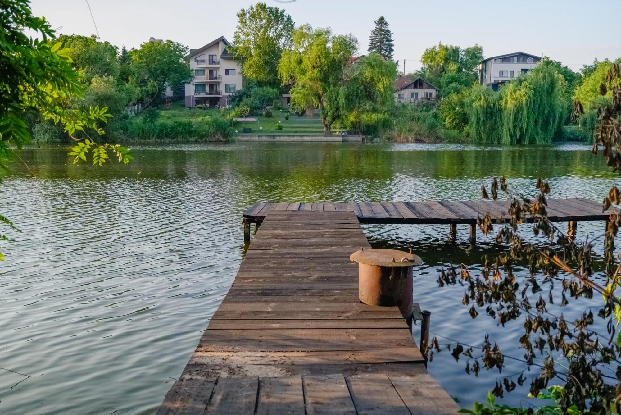 Madison Lake Villa Balotesti Exterior foto